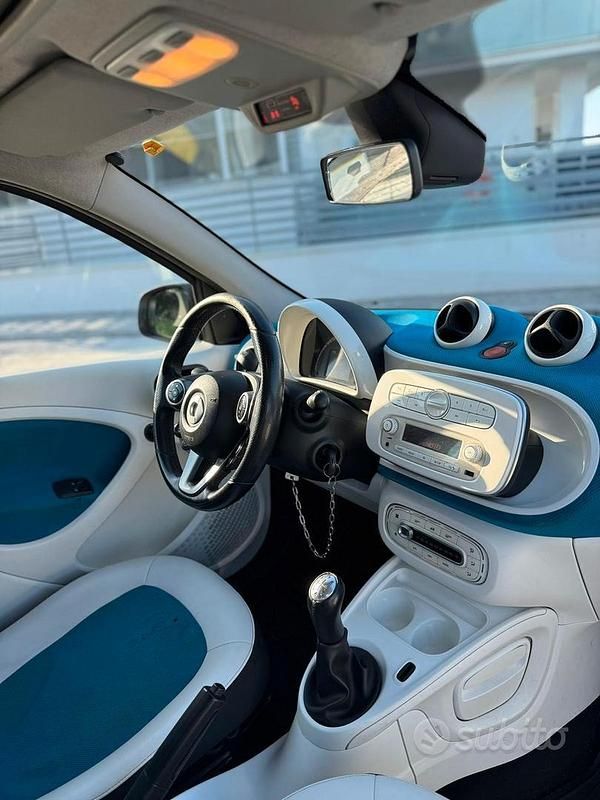 Usata Smart ForFour 75 CV (55 kW) 2016 Blu Utilitaria