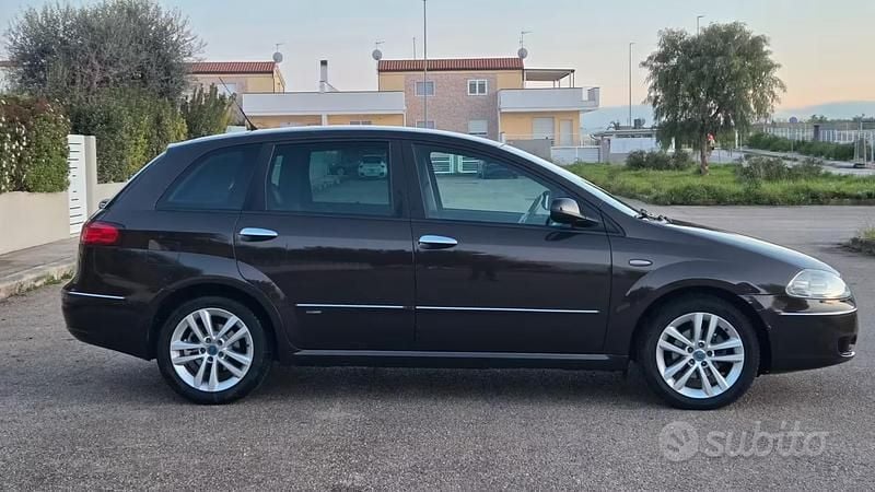 Usata Fiat Croma 149 CV (109 kW) 2007 Marrone Station wagon