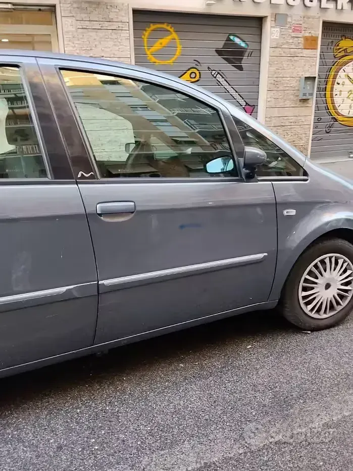 Usata Lancia Musa 2008 Grigio Monovolume