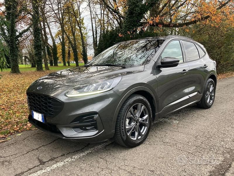 Usata Ford Kuga ST-Line 120 CV (88 kW) 2022 Grigio SUV