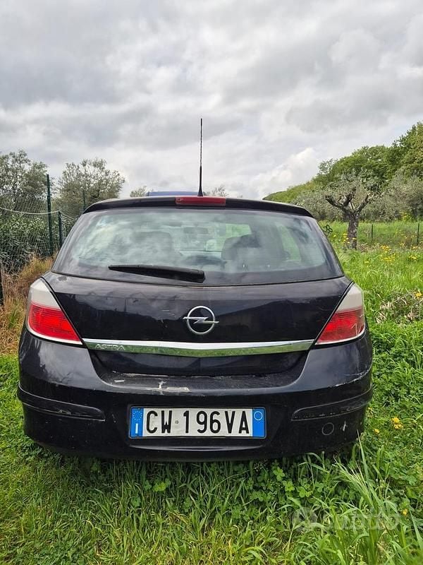 Usata Opel Astra 90 CV (66 kW) 2005 Nero Berlina