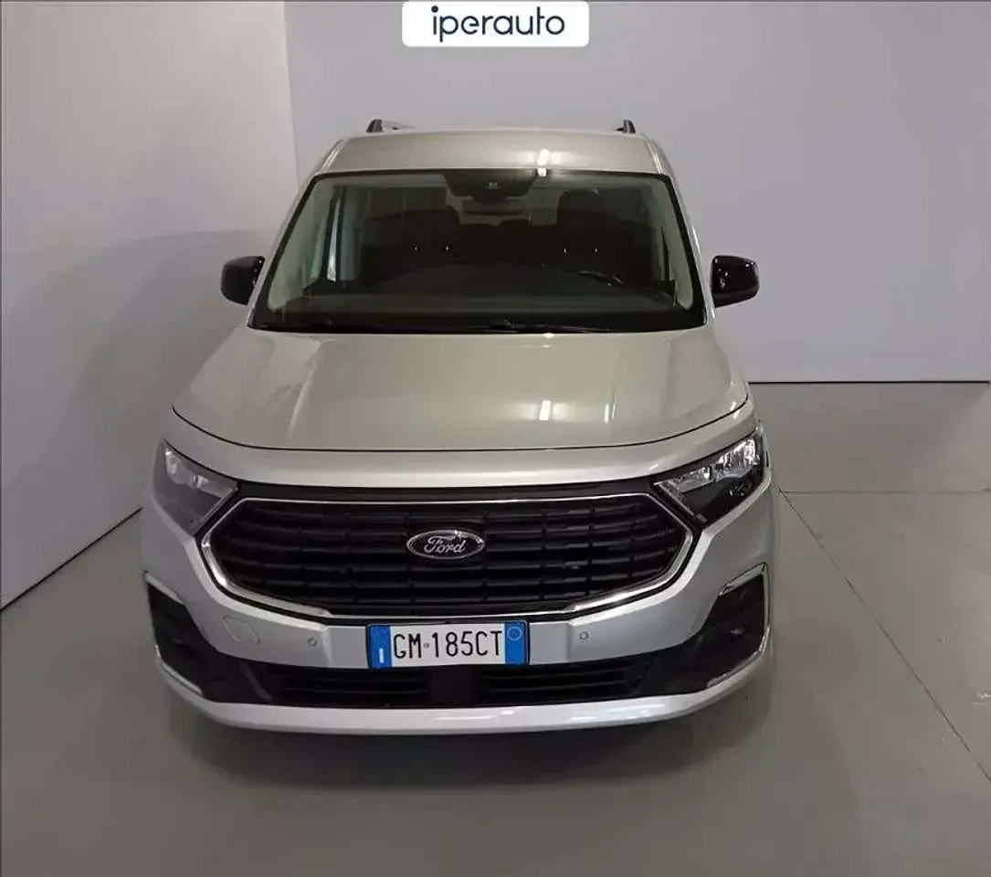 Usata Ford Grand Tourneo Connect Titanium 122 CV (89 kW) 2023 Argento metallizzato Monovolume