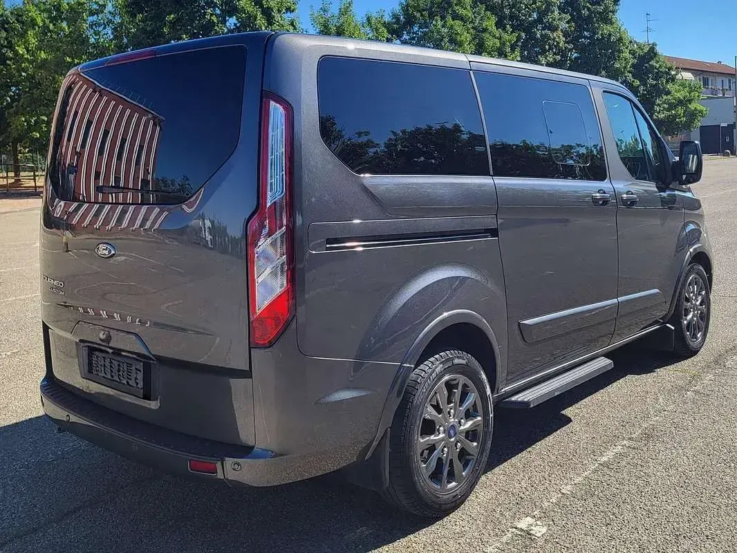 Usata Ford Tourneo Custom Titanium 170 CV (125 kW) 2023 Grigio Furgone