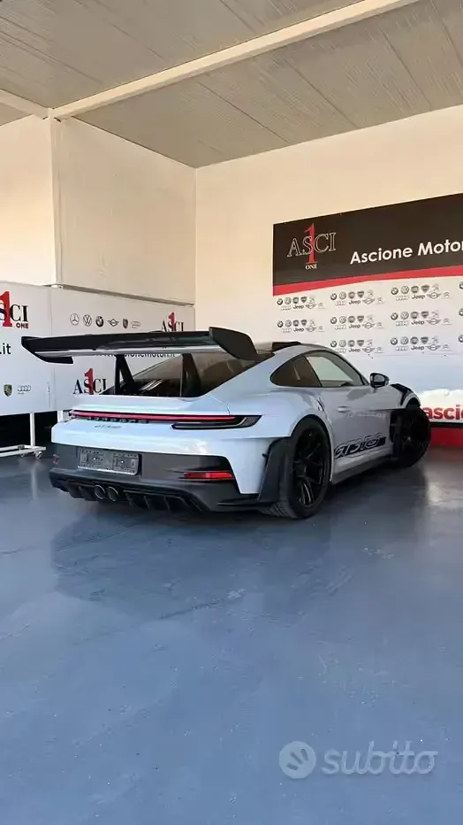 Usata Porsche 992 525 CV (386 kW) 2025 Grigio chiaro Coupé