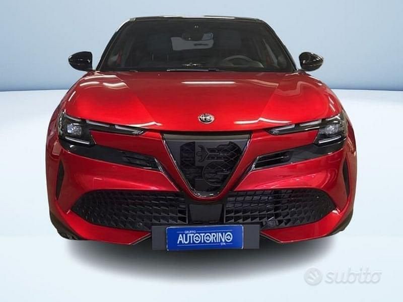 Usata Alfa Romeo Junior Edizione Speciale 114 kW (156 CV) 2024 Rosso metallizzato SUV
