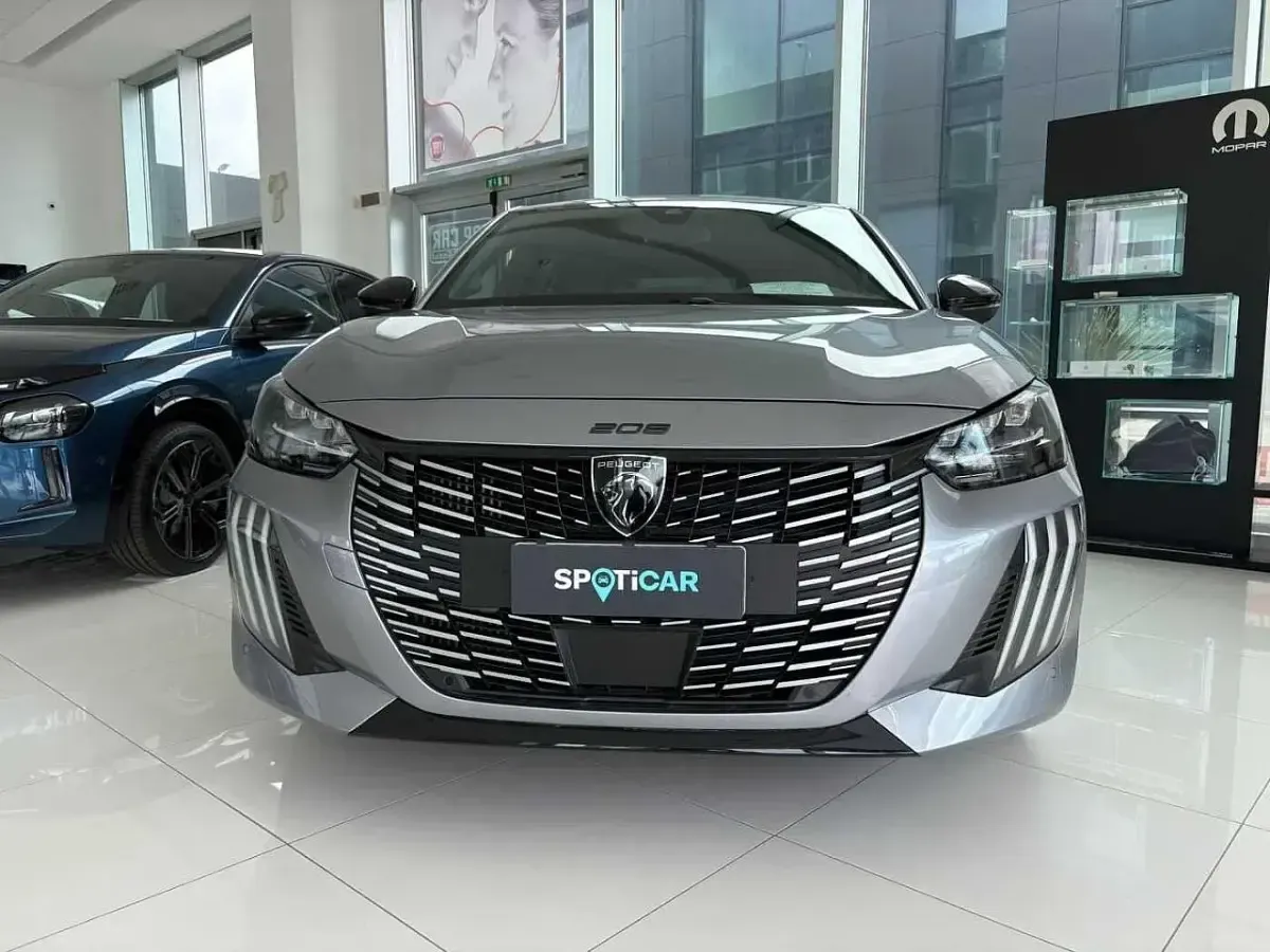 Usata Peugeot 208 GT 136 CV (100 kW) 2025 Grigio Utilitaria