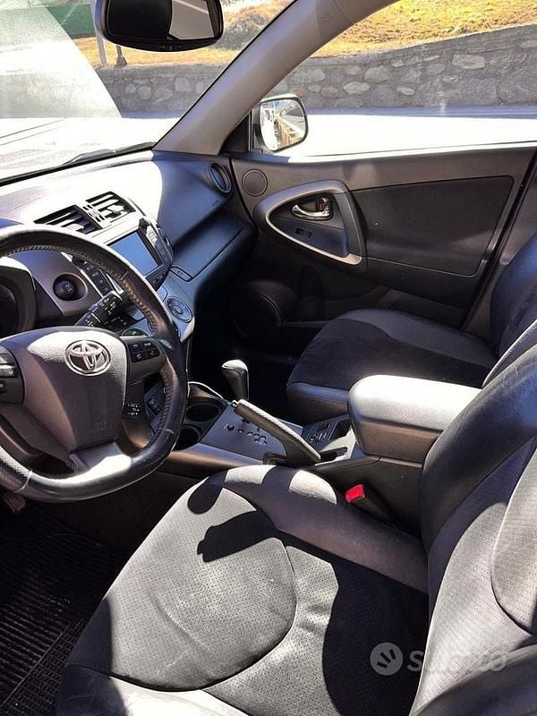 Usata Toyota RAV4 150 CV (110 kW) 2011 SUV