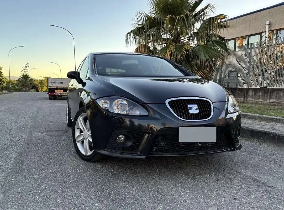 Usata Seat Leon Style 105 CV (77 kW) 2008 Nero Utilitaria