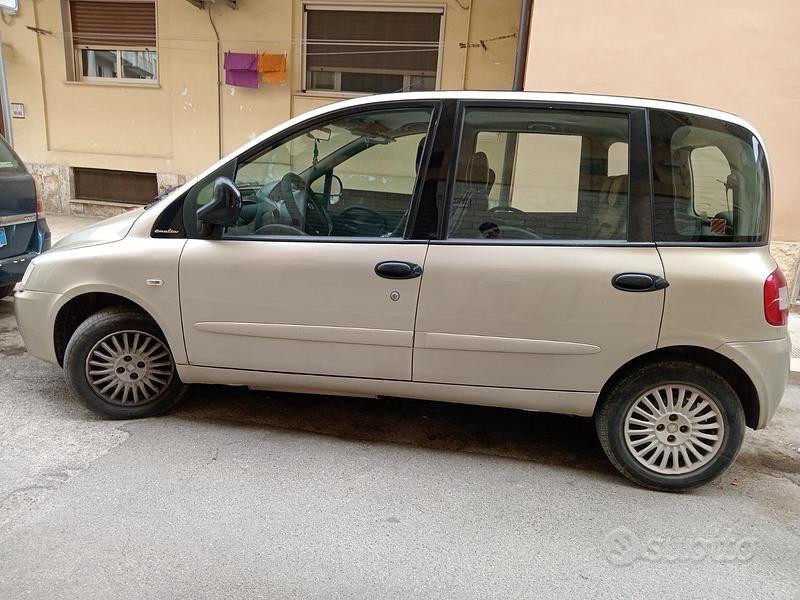 Usata Fiat Multipla 120 CV (88 kW) 2008 Giallo Monovolume