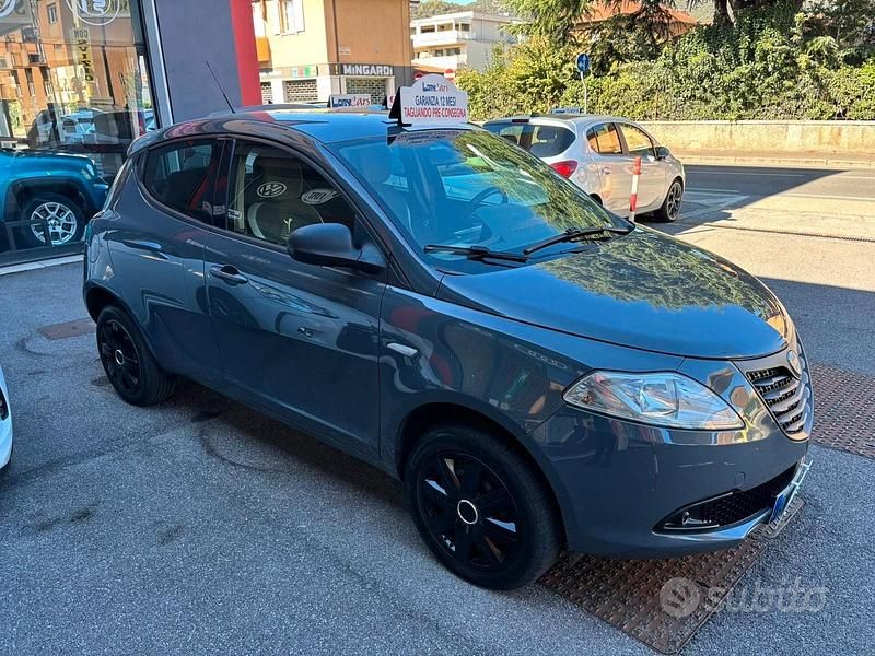 Usata Lancia Ypsilon Gold 85 CV (62 kW) 2015 Blu Utilitaria