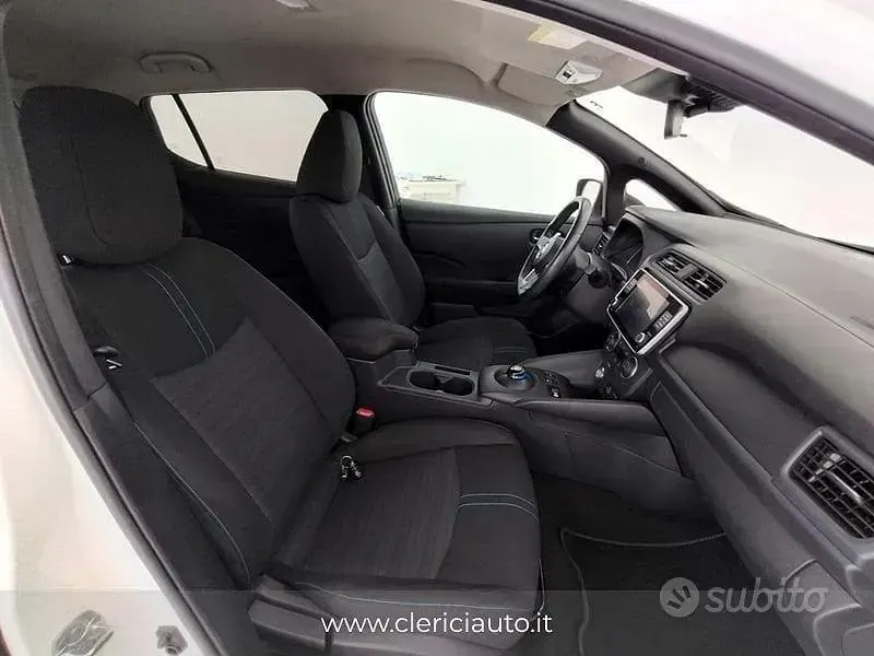 Usata Nissan Leaf Acenta 110 kW (150 CV) 2022 Bianco Utilitaria
