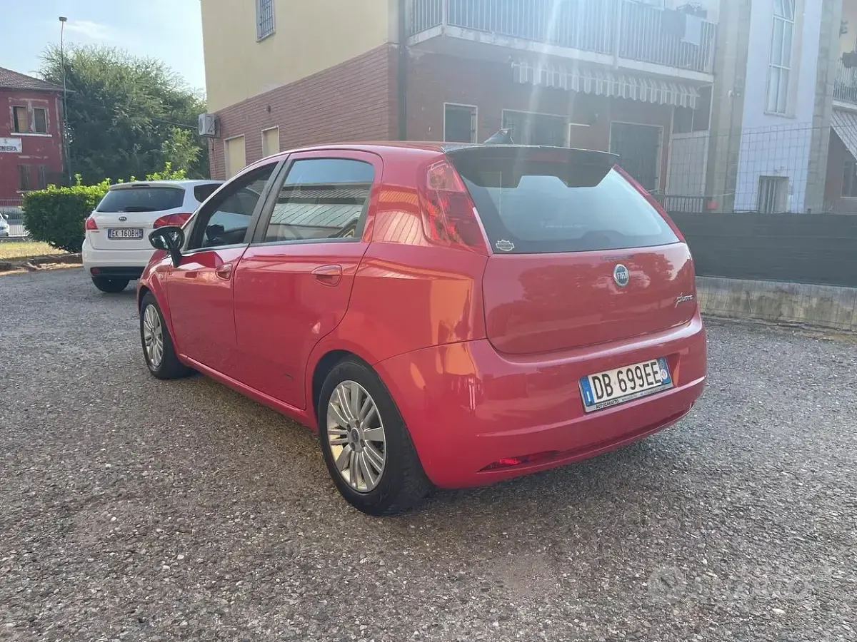 Usata Fiat Grande Punto Emotion 120 CV (88 kW) 2006 Rosso Utilitaria