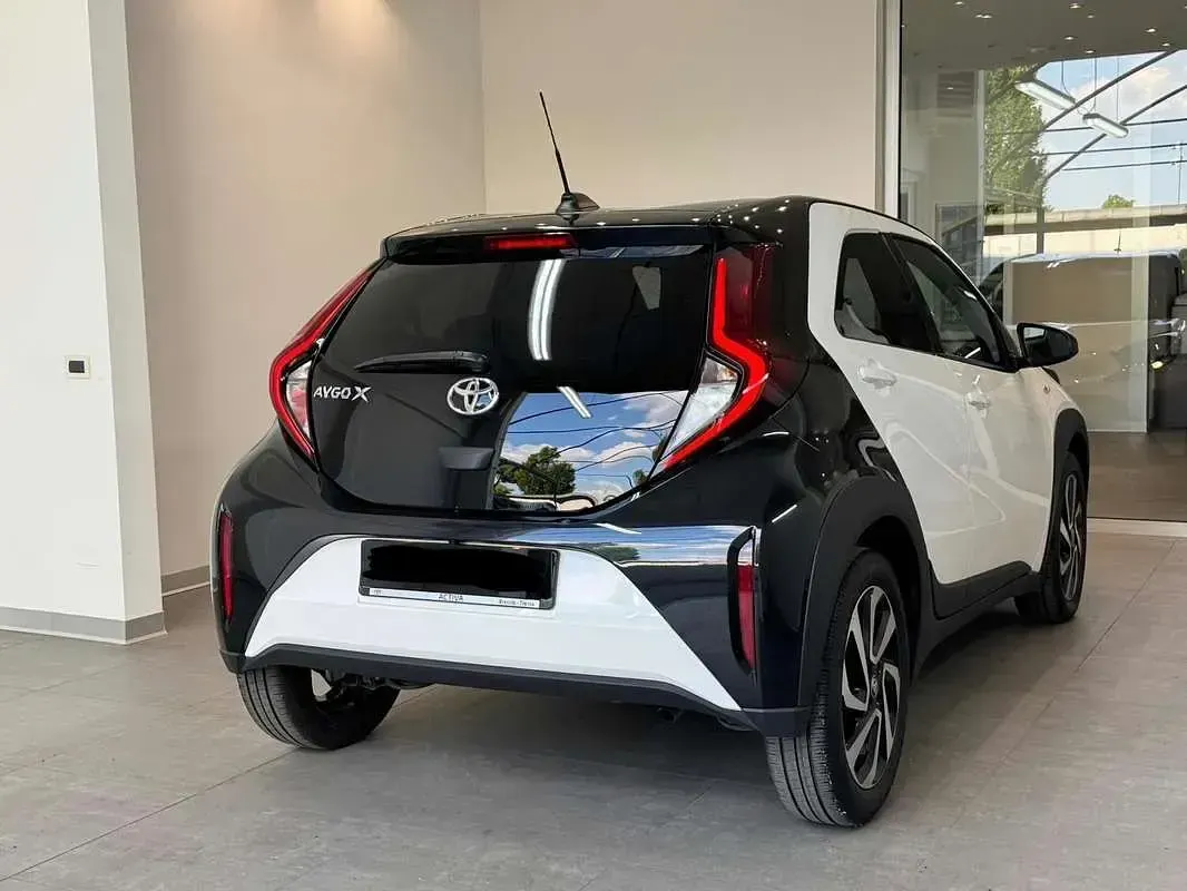 Usata Toyota Aygo X Trend 72 CV (52 kW) 2023 Nero SUV