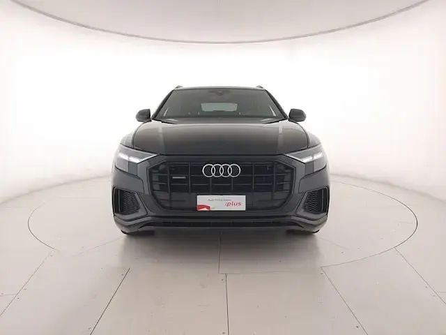 Usata Audi Q8 Sport 231 CV (169 kW) 2020 Nero orca metallizzato SUV