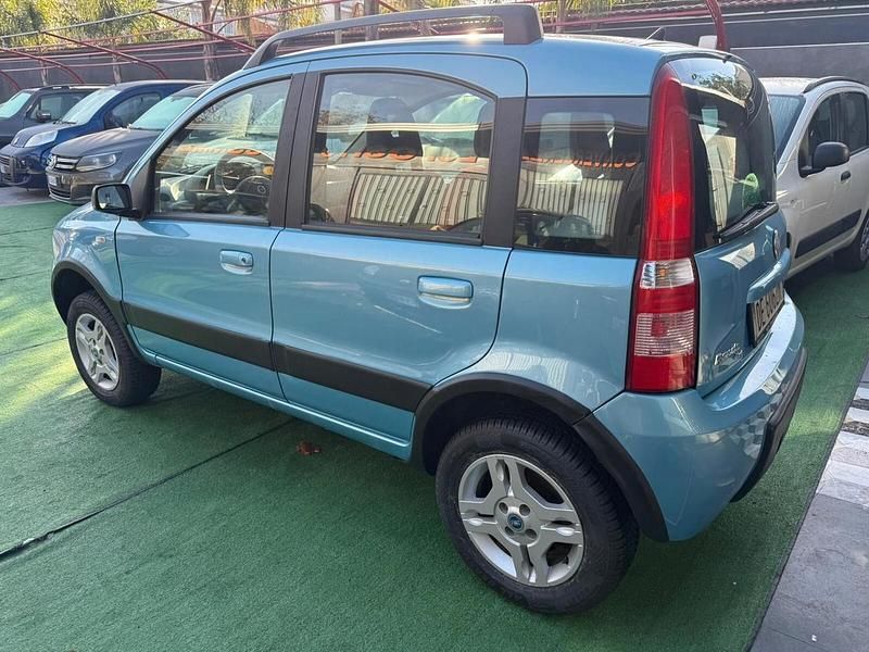 Usata Fiat Panda 4x4 74 CV (54 kW) 2006 Blu Utilitaria