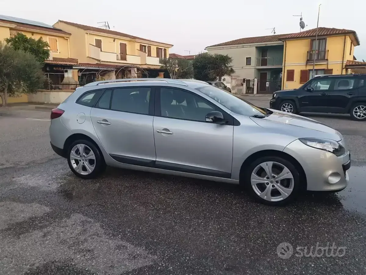 Usata Renault Mégane GrandTour 110 CV (80 kW) 2011 Grigio Station wagon