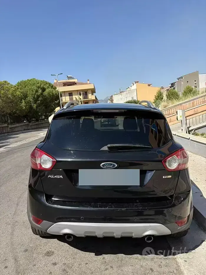Usata Ford Kuga 136 CV (100 kW) 2010 Nero SUV