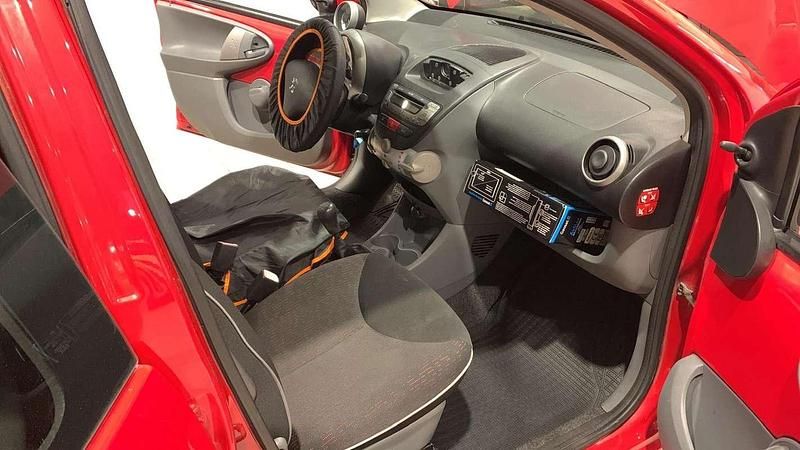 Usata Peugeot 107 Access 68 CV (50 kW) 2012 Rosso Utilitaria