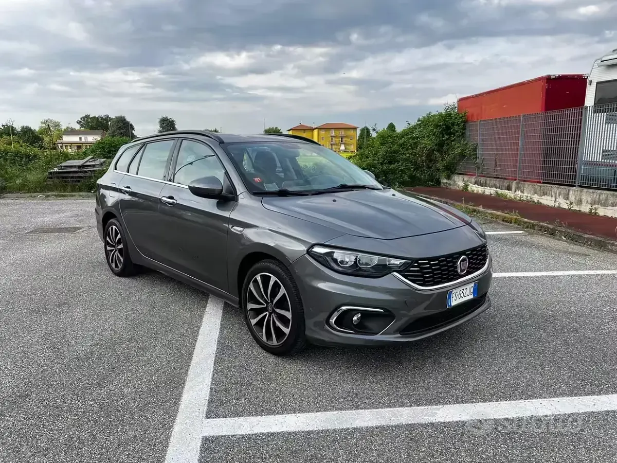 Usata Fiat Tipo Lounge 120 CV (88 kW) 2018 Grigio Station wagon