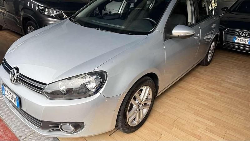 Argento Usata 2010 VW Golf VI Highline Tre volumi | 7300 € (Buon prezzo) - Immagine 1/4