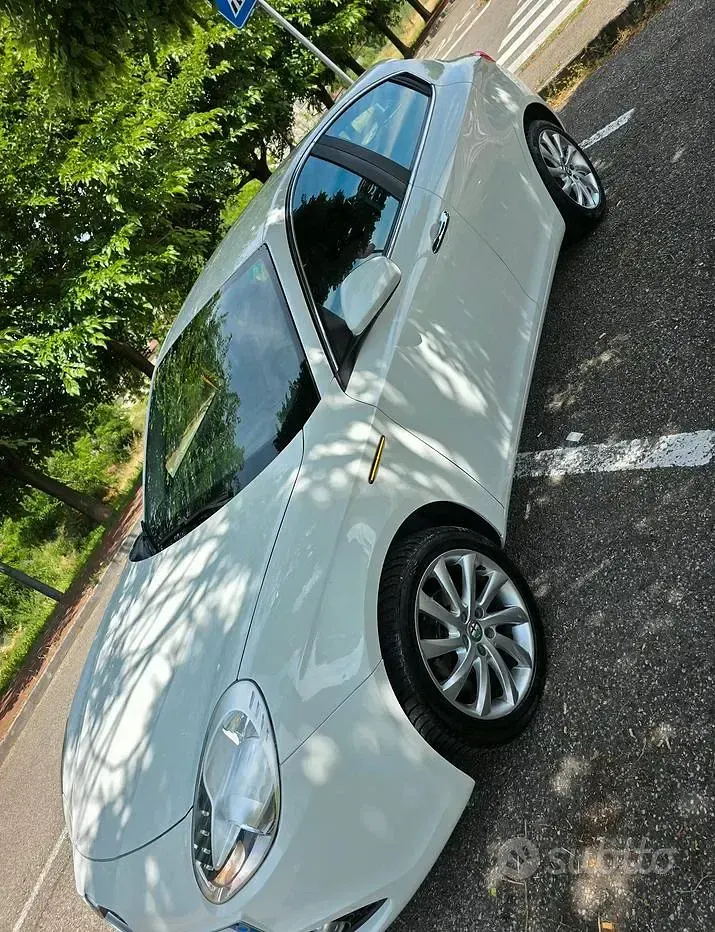Usata Alfa Romeo Giulietta 105 CV (77 kW) 2015 Bianco Utilitaria