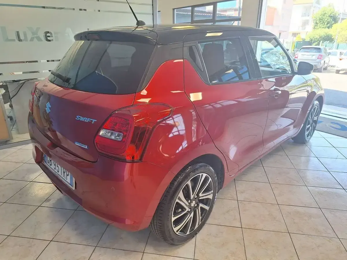 Usata Suzuki Swift 83 CV (61 kW) 2020 Rosso Utilitaria