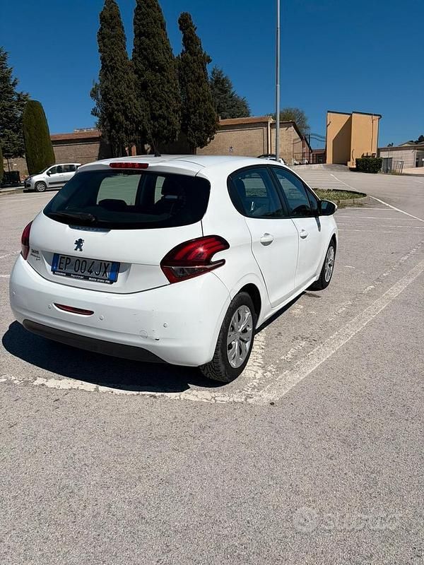 Usata Peugeot 208 Active 82 CV (60 kW) 2012 Utilitaria