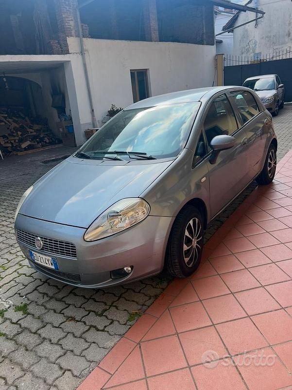 Usata Fiat Grande Punto 90 CV (66 kW) 2010 Grigio Utilitaria
