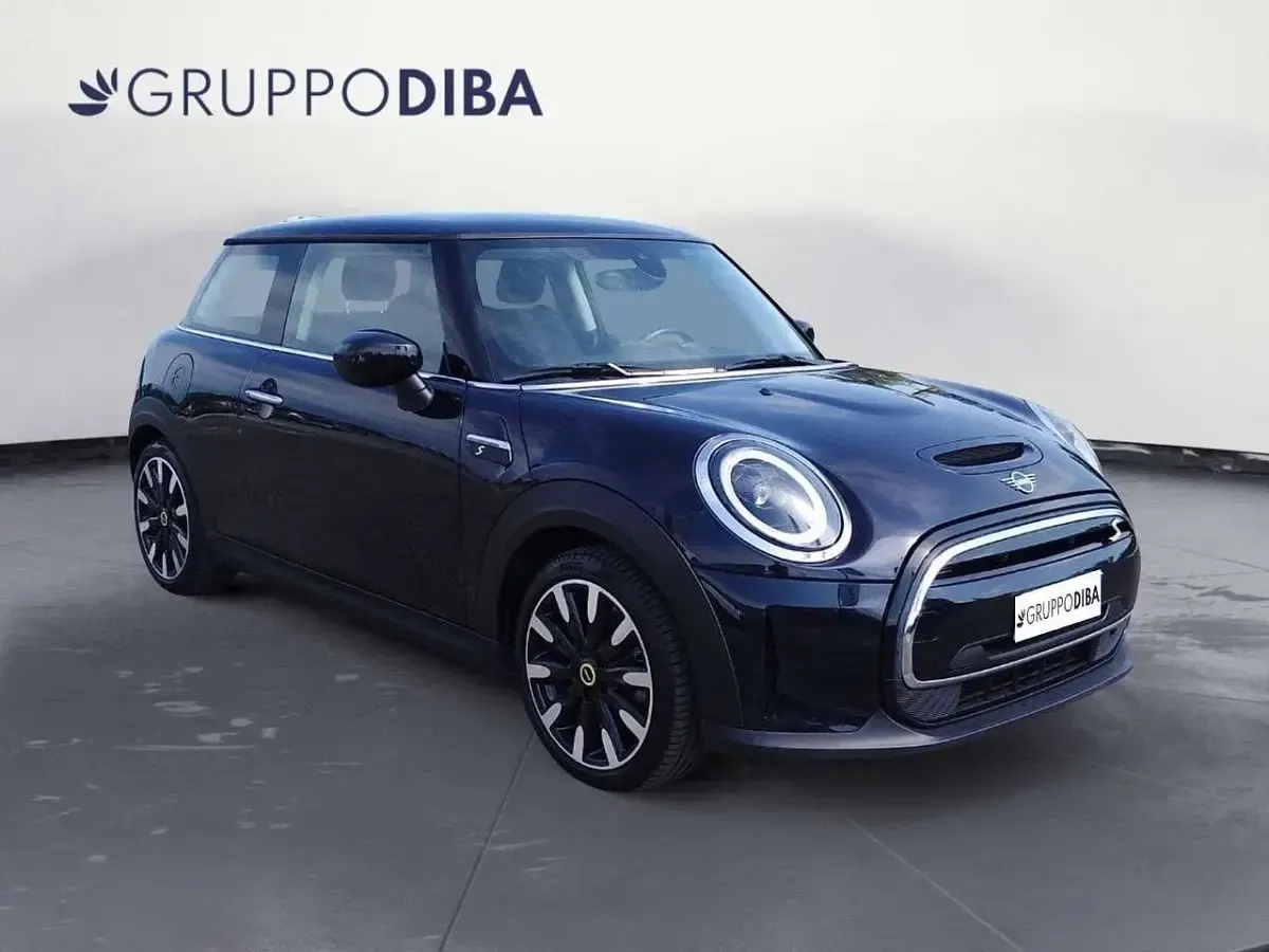 Usata Mini Cooper SE Classic 135 kW (184 CV) 2023 Nero Utilitaria