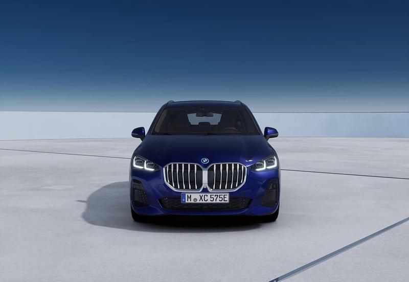 Ny BMW 230e Active Tourer M Sport 150 HK (110 kW) 2025 Blå Minibuss