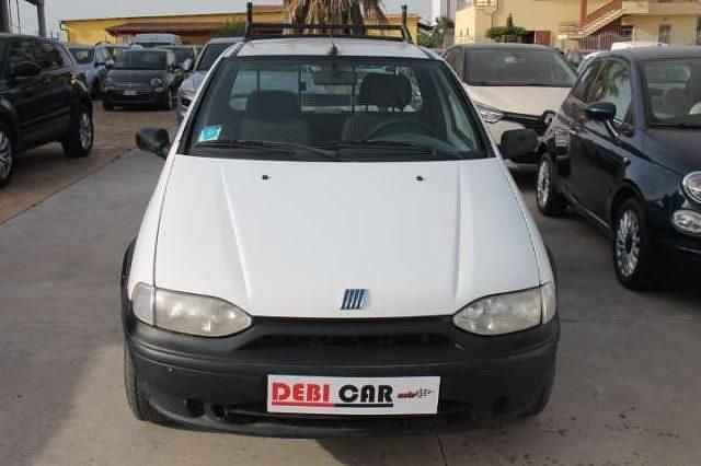 Usata Fiat Strada 80 CV (58 kW) 2002 Bianco pastello Pick-up