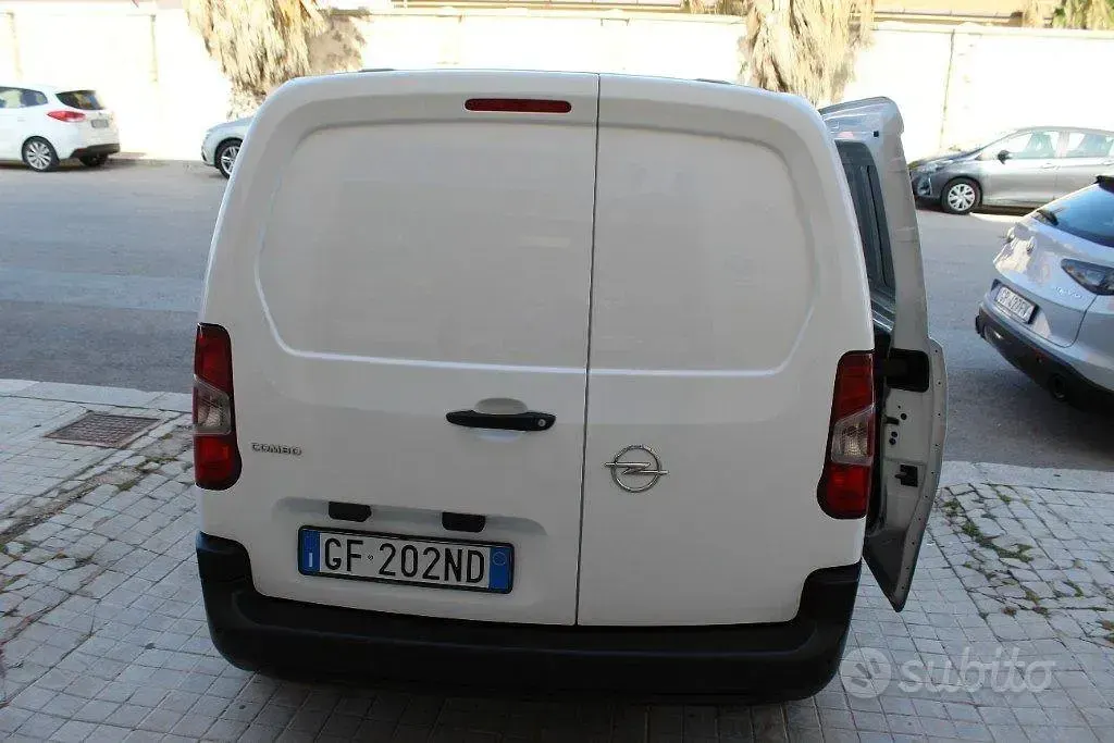 Usata Opel Combo 102 CV (75 kW) 2021 Bianco Monovolume