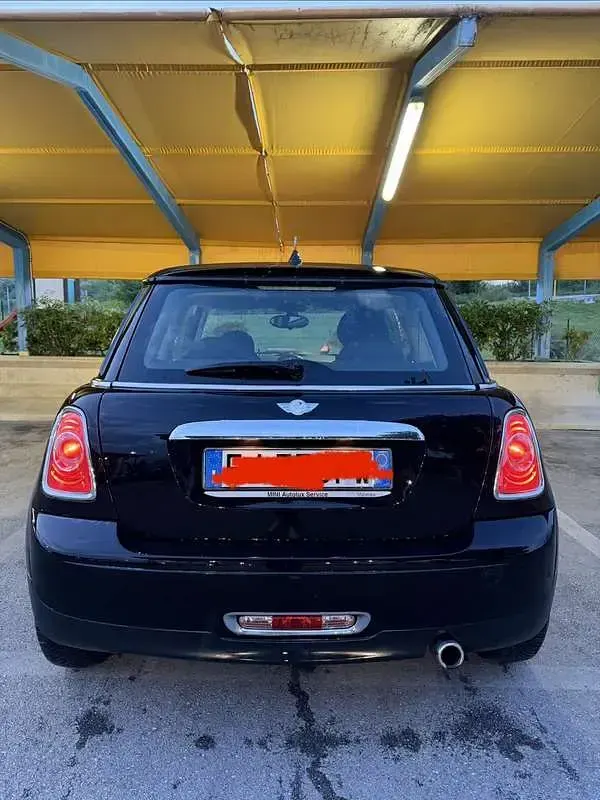 Begagnad Mini One D 90 HK (66 kW) 2011 Svart Halvkombi