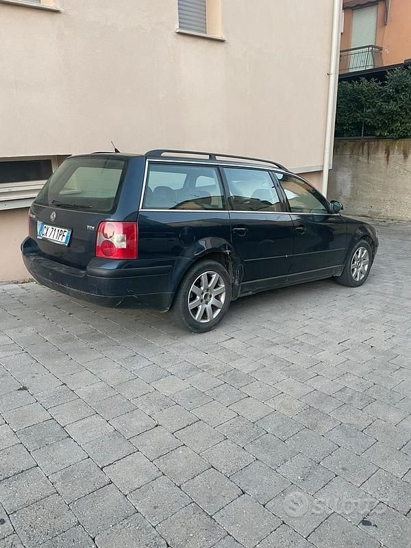 Usata VW Passat Highline 131 CV (96 kW) 2005 Blu Station wagon