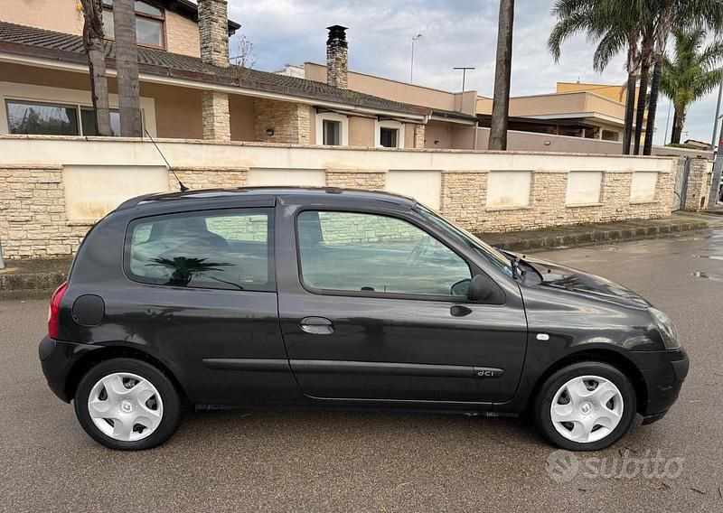 Usata Renault Clio II 82 CV (60 kW) 2003 Nero Berlina