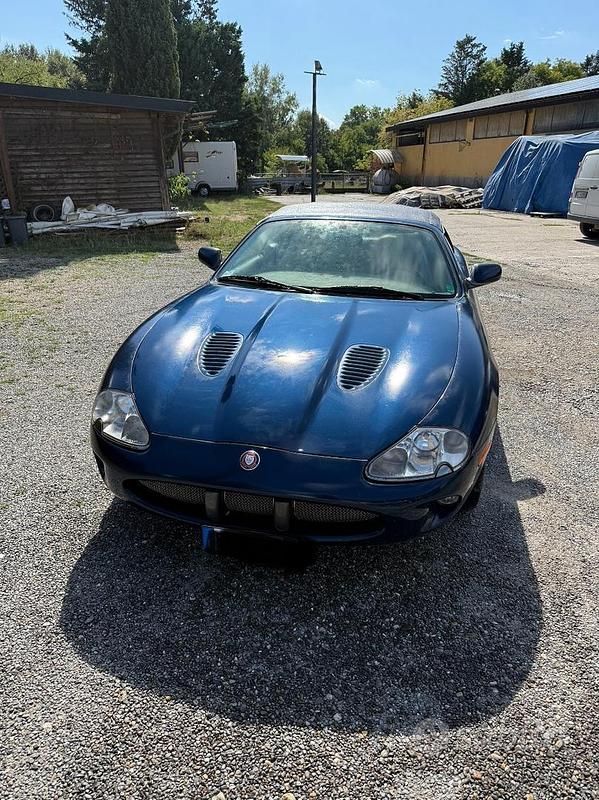 Usata Jaguar XKR 363 CV (266 kW) 1999 Blu/azzurro Cabrio