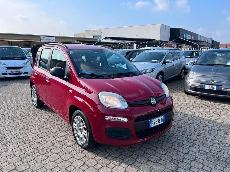 Usata Fiat Panda Lounge 74 CV (54 kW) 2013 Rosso Utilitaria