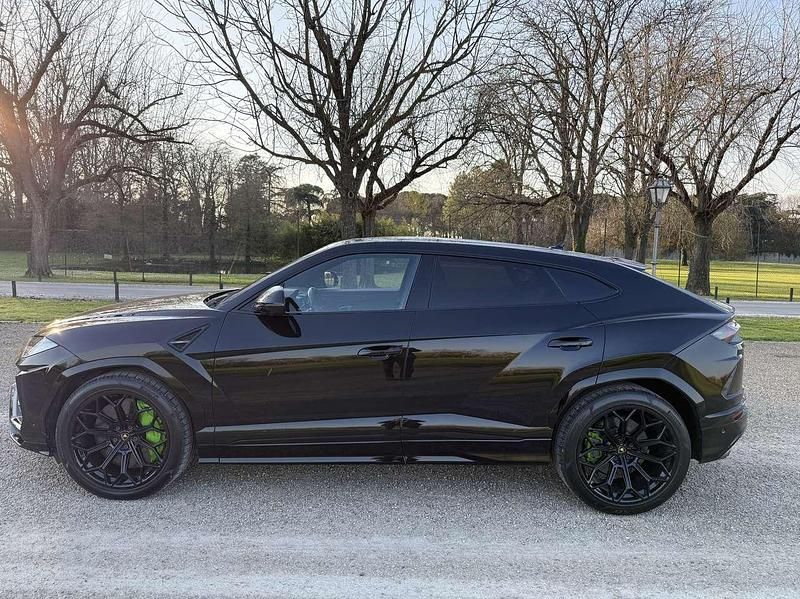 Usata Lamborghini Urus 650 CV (478 kW) 2022 Nero lamborghini no serie SUV