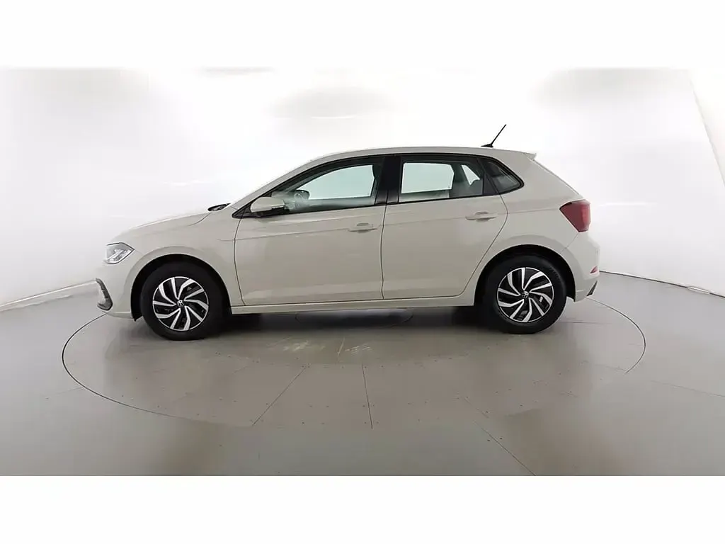 Usata VW Polo Life 95 CV (69 kW) 2023 Ascot gray Utilitaria