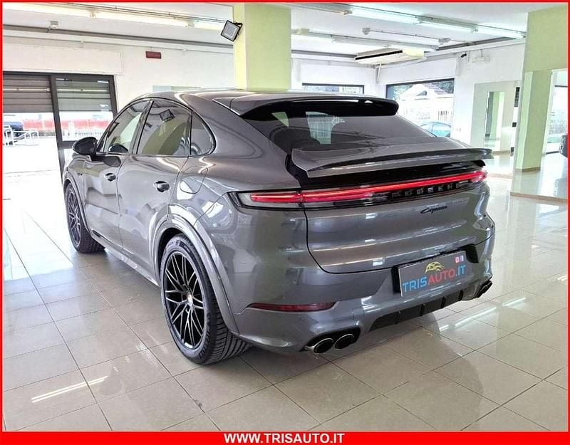Nuova Porsche Cayenne 470 CV (345 kW) 2026 Grigio SUV