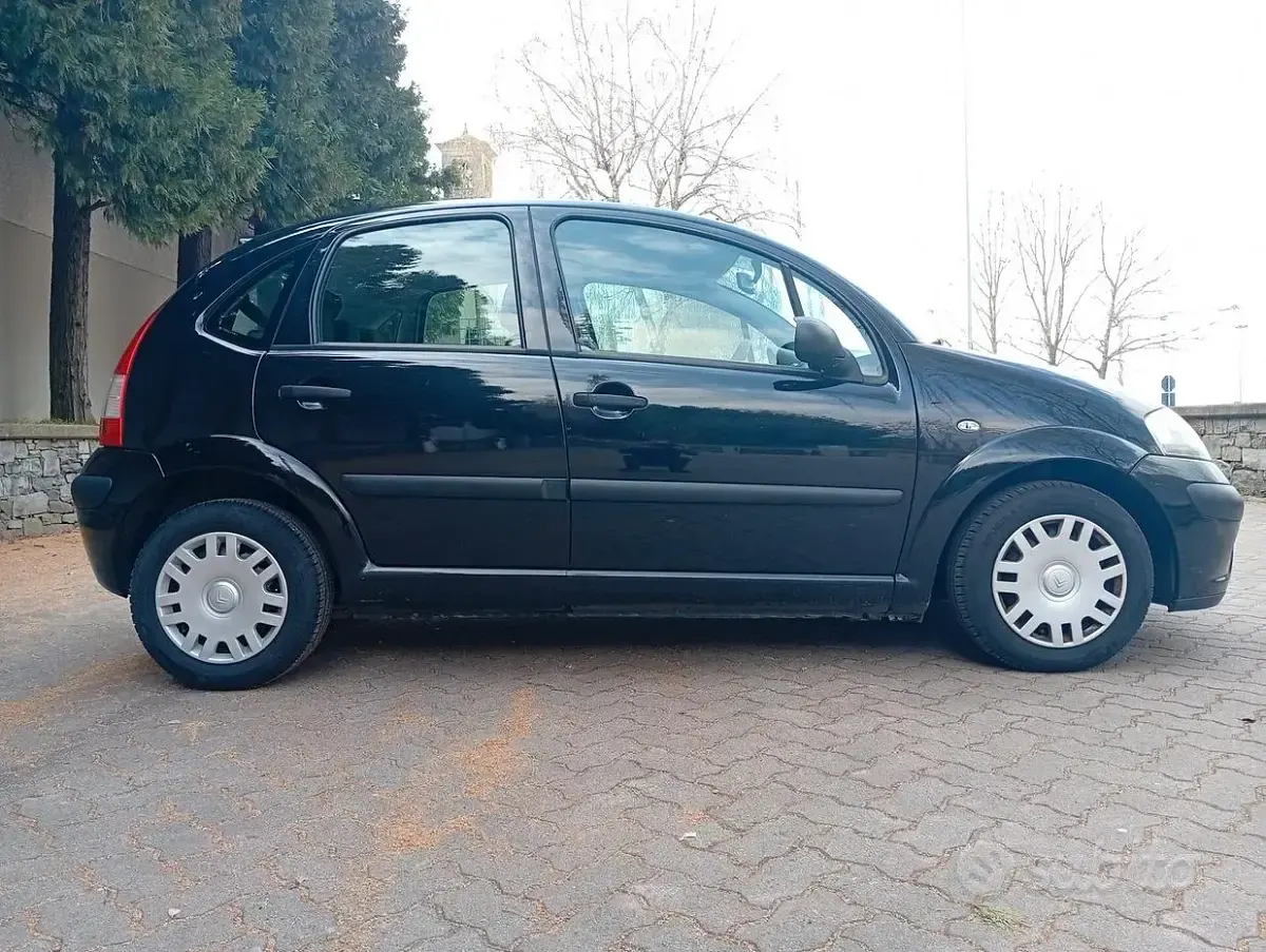 Begagnad Citroën C3 Elegance 60 HK (44 kW) 2008 Svart Sedan