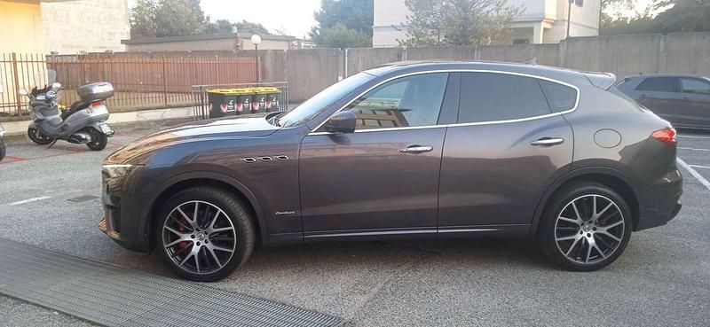 Usata Maserati Levante 250 CV (183 kW) 2019 Grigio SUV
