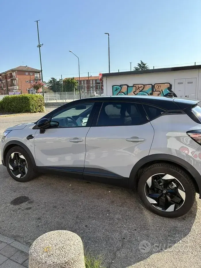 Usata Renault Captur 101 CV (74 kW) 2025 Grigio SUV