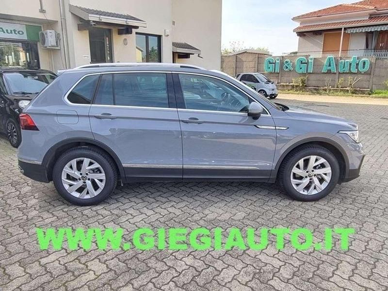 Usata VW Tiguan Elegance 150 CV (110 kW) 2021 Dolphin grey metallizzato SUV