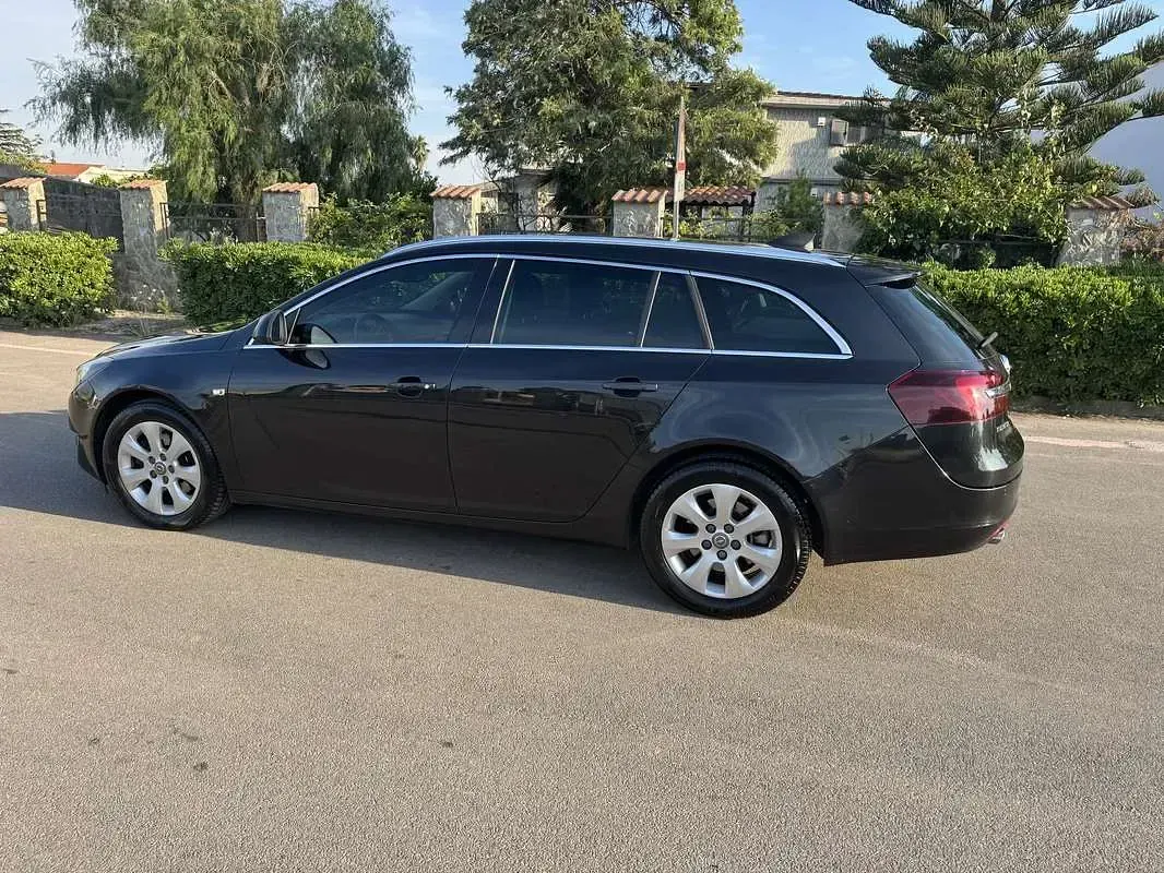 Usata Opel Insignia Business 170 CV (125 kW) 2015 Nero Station wagon