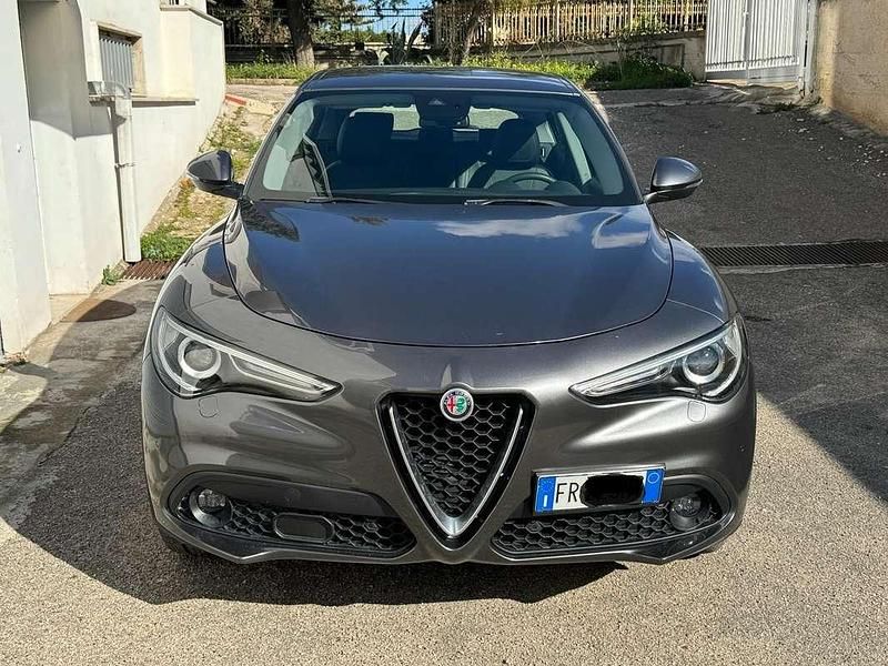 Usata Alfa Romeo Stelvio Executive 209 CV (153 kW) 2018 Grigio SUV