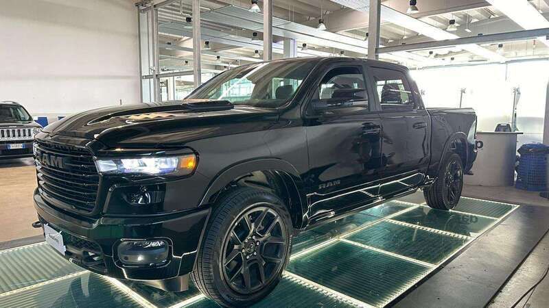 Usata RAM 1500 420 CV (308 kW) 2024 Nero Pick-up