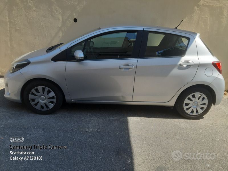 Usata 2014 Toyota Yaris Due volumi | 8700 € (Buon prezzo) - Immagine 1/4