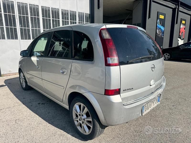 Usata Opel Meriva Cosmo 125 CV (91 kW) 2008 Grigio Monovolume