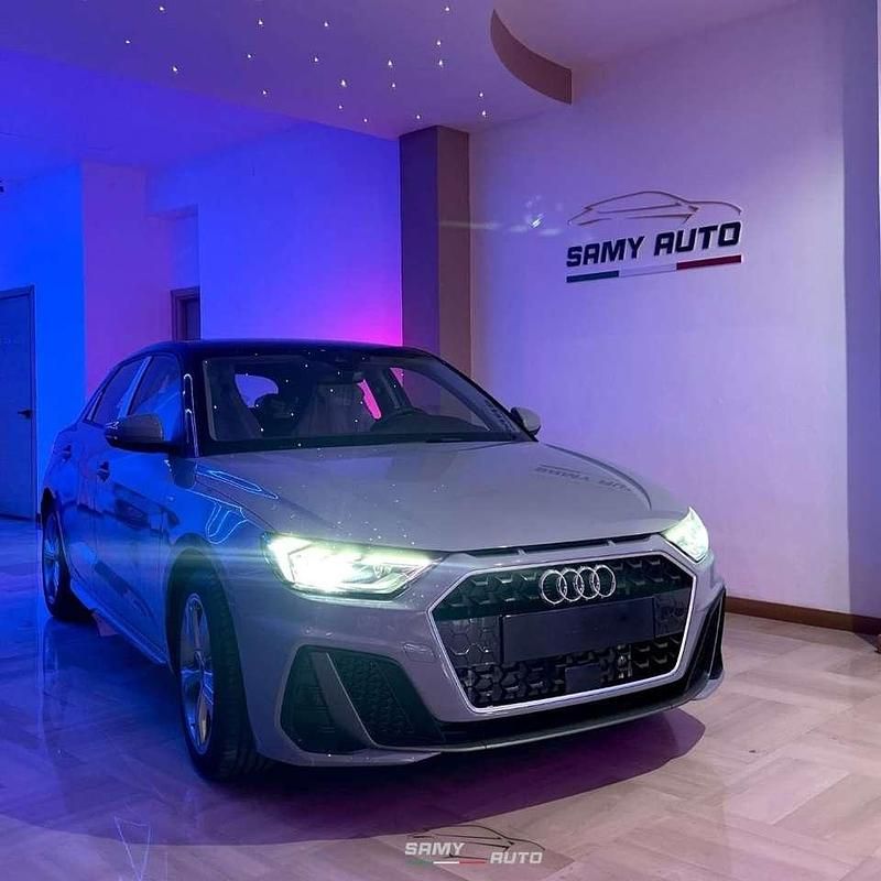 Grigio Nuova 2025 Audi A1 Sportback S-Line Due volumi | 32.990 € (Cara) - Immagine 1/4
